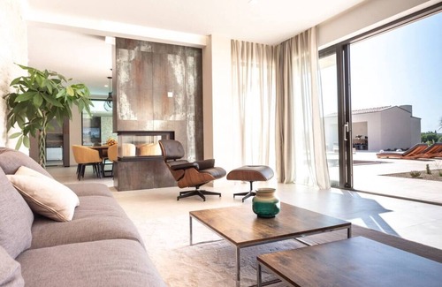 Kringa Villa | Luxury Villa with a heated indoor pool, wellness and spacious outside living.