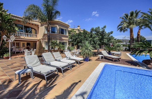 Pinar del Advocat Chalet De Ski | Luxury villa with heated open pool, 5 minutes from the beach!