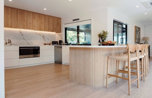 Rotorua Maison | Luxury Villa With Heated Pool, Spa, Suana, Air-con, & 100m From Redwoods Forest
