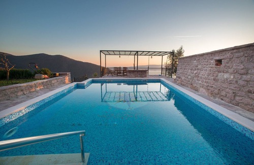 Tomicici Villa | Villa de luxe avec vue imprenable. Piscine 3 Bedrooms▪6 Capacité ▪2 Salle de bain ▪Private