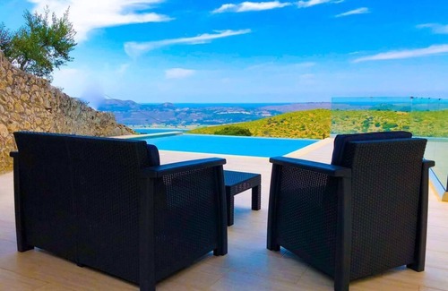 Kardhakata Maison | Luxury villa with private infinity pool