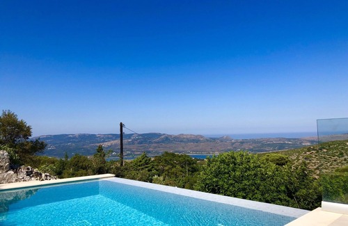 Kardhakata Maison | Luxury villa with private infinity pool