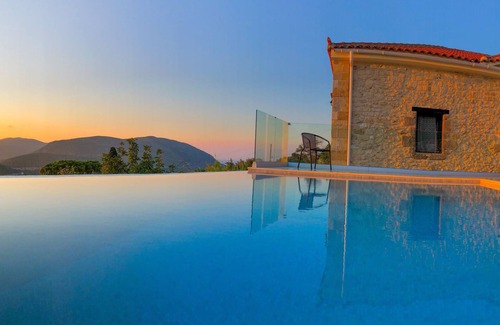 Kardhakata Maison | Luxury villa with private infinity pool