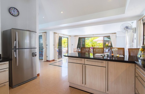 Kata Villa | Villa de luxe avec chef privé, personnel complet, piscine, vue sur l'océan