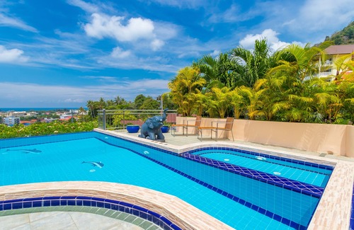 Kata Villa | Villa de luxe avec chef privé, personnel complet, piscine, vue sur l'océan