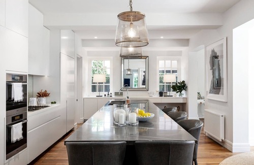 Toorak Maison | Resort House Toorak (Heated Pool)