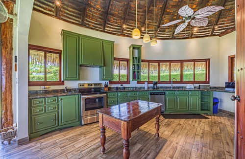 Tres Rios Maison | Luxury Villas, TikiVibez full Resort, Full Ocean Sunset Views, close to beaches