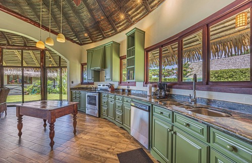 Tres Rios Maison | Luxury Villas, TikiVibez full Resort, Full Ocean Sunset Views, close to beaches