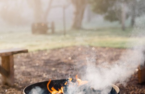 Yellingbo Cottage | Luxury vineyard log cabin in the Yarra Valley