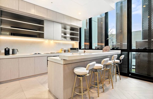 Port Melbourne Maison | Luxury VIP 4-Bedroom Townhouse in Port Melbourne