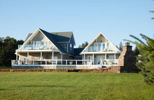 Clinton Maison | Luxury Water View Home With 2 Living Spaces, Hot Tub & Access To River