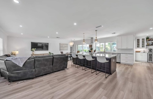 Imperial Point Maison | Luxury Waterfront Home Minutes from the Beach by RedAwning