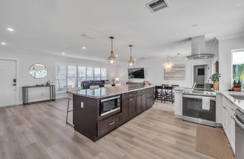 Imperial Point Maison | Luxury Waterfront Home Minutes from the Beach by RedAwning