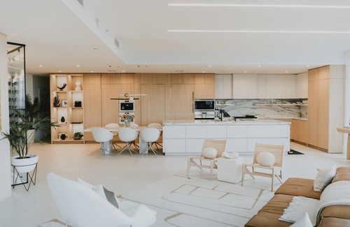 Nurmi Isles Appartement | Luxury Waterfront Penthouse in Central Location