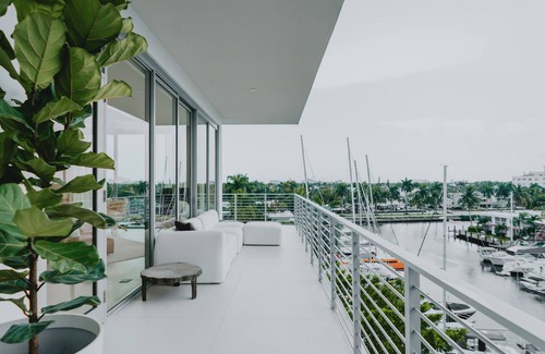 Nurmi Isles Appartement | Luxury Waterfront Penthouse in Central Location