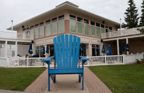 Portage Copropriété | Luxury Waterfront 2 Bedroom Condo by Lake Michigan