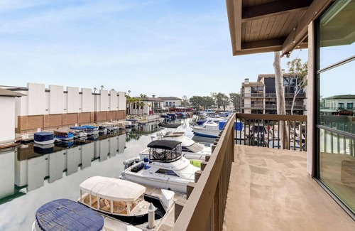 Marina Pacifica Copropriété | Luxury Waterfront Condo, Great Views, Location, Amenities + Convenient Shopping