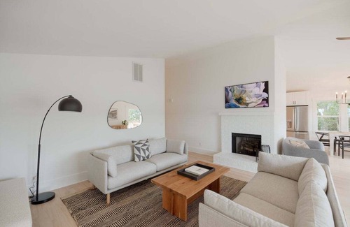 Ogden Maison | Luxury Waterfront Cottage with Panoramic Waterway Views