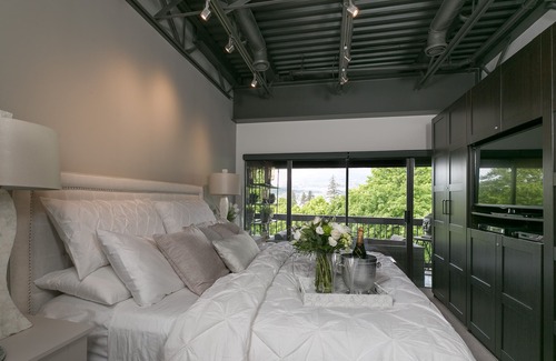 Kelowna Central Business District Hôtel | Luxury Waterfront - Downtown - Gorgeous Interior!