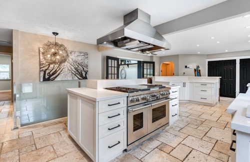 Milton Maison | Luxury Waterfront Home Just Outside the City