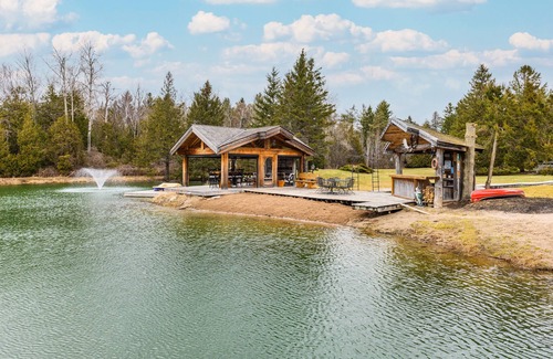 Milton Maison | Luxury Waterfront Home Just Outside the City