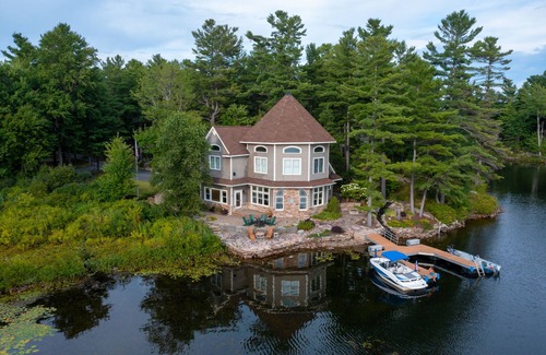 Redwood Maison | Luxury Waterfront Lake Home in the Thousand Islands Area