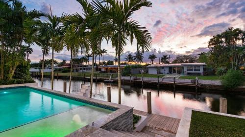 Lauderdale Isles Maison | Luxury Waterfront Home w Pool Hot Tub Dock Near Las Olas Gulfstream