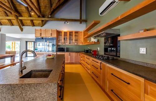 Hectorspruit Maison | Luxury & Wildlife Mlambo Lodge Mjejane