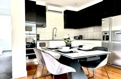 Melbourne Maison | Luxury Williamstown Beach Side Stay