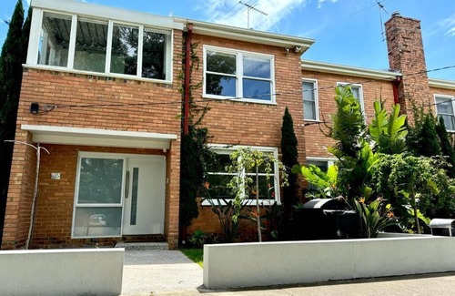 Melbourne Maison | Luxury Williamstown Beach Side Stay