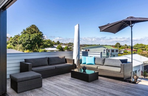 Waipahihi Maison | Luxury with Lake Views