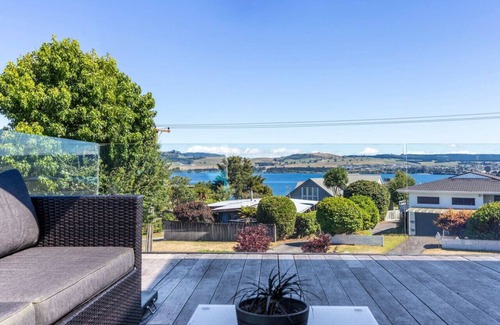 Waipahihi Maison | Luxury with Lake Views