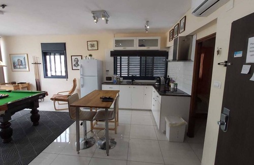 Tiberias Appartement | Oeuvre d'art de luxe, emplacement incroyable