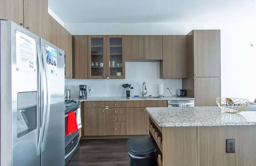 Richardson Appartement | Luxury1BR King Suite | Pool, Parking & Fitness Cen