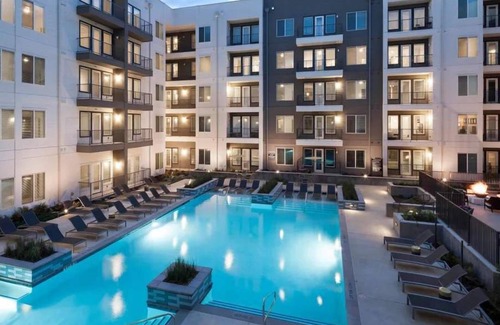 Richardson Appartement | Luxury1BR King Suite | Pool, Parking & Fitness Cen