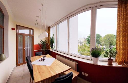 Cottbus Appartement | Luxus Ferienwohnung mit 4 Schlafzimmern und Wintergarten