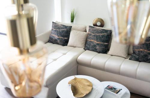 Hoexter Appartement | Luxus wohnen im Schloss Corvey für 1-6 Gäste im UNESCO Weltkulturerbe Höxter Weserbergland free W-Lan Parken Netflix für Familien Paare und Geschäftsreisende inkl Handtücher Seife Nintendo Switch uvm