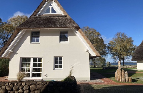Am Salzhaff Maison | Luxusurlaub Unter Reet am Salzhaff. Surfen, Radfahren, Wandern - mit Hund!