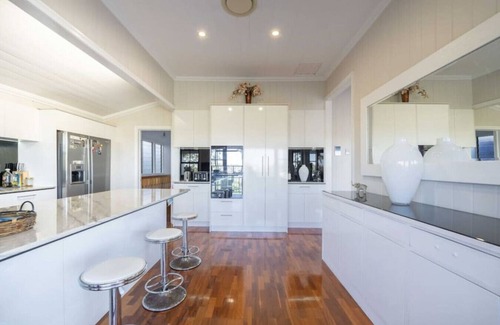 West End Maison | WE16 Luxury 4B3B w Parking+HomePod Music System