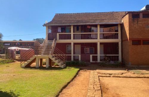 Antsirabe Maison | Lycée Picot de Clorivière dont les revenus financent l'éducation des élèves