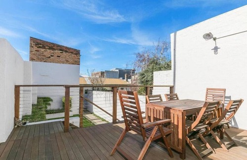 Carlton Appartement | Terrasse victorienne, luxueux 4 chambres 2 salles de bain à Lygon Street