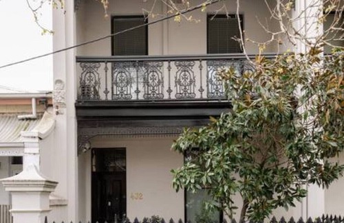 Carlton Appartement | Terrasse victorienne, luxueux 4 chambres 2 salles de bain à Lygon Street
