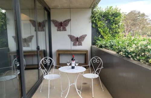 Lyneham Appartement | New to VRBO: Deluxe Studio Apartment in the Center of Canberra