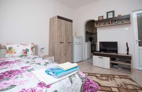 Burgas Center Appartement | Lynn's Oasis-Ocean Touch in Core Downtown