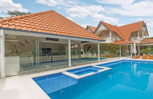 Warrawee Maison | 'Lynwood' Warrawee Manor- Koi Home