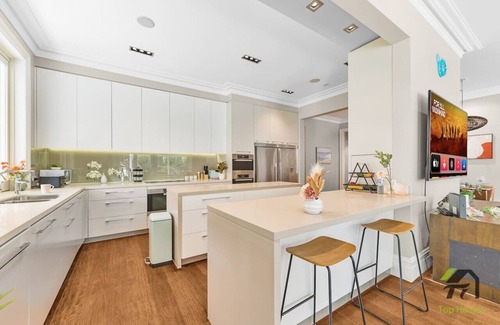 Warrawee Maison | 'Lynwood' Warrawee Manor- Koi Home