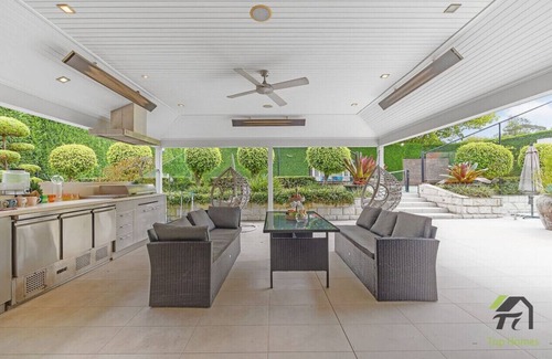 Warrawee Maison | 'Lynwood' Warrawee Manor- Koi Home