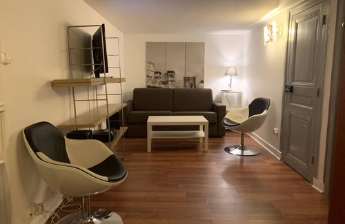 Moliere Vauban Appartement | Lyon 6e apartments located 2 minutes from the Halles de Bocuse and La Pardieu.