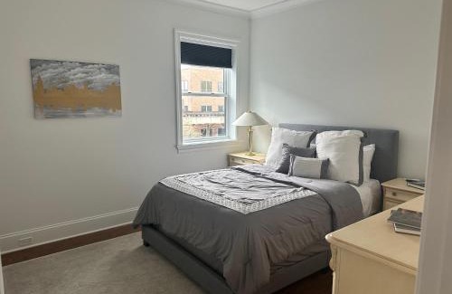 North Center Maison | Lyons' Den