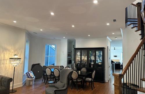 North Center Maison | Lyons' Den